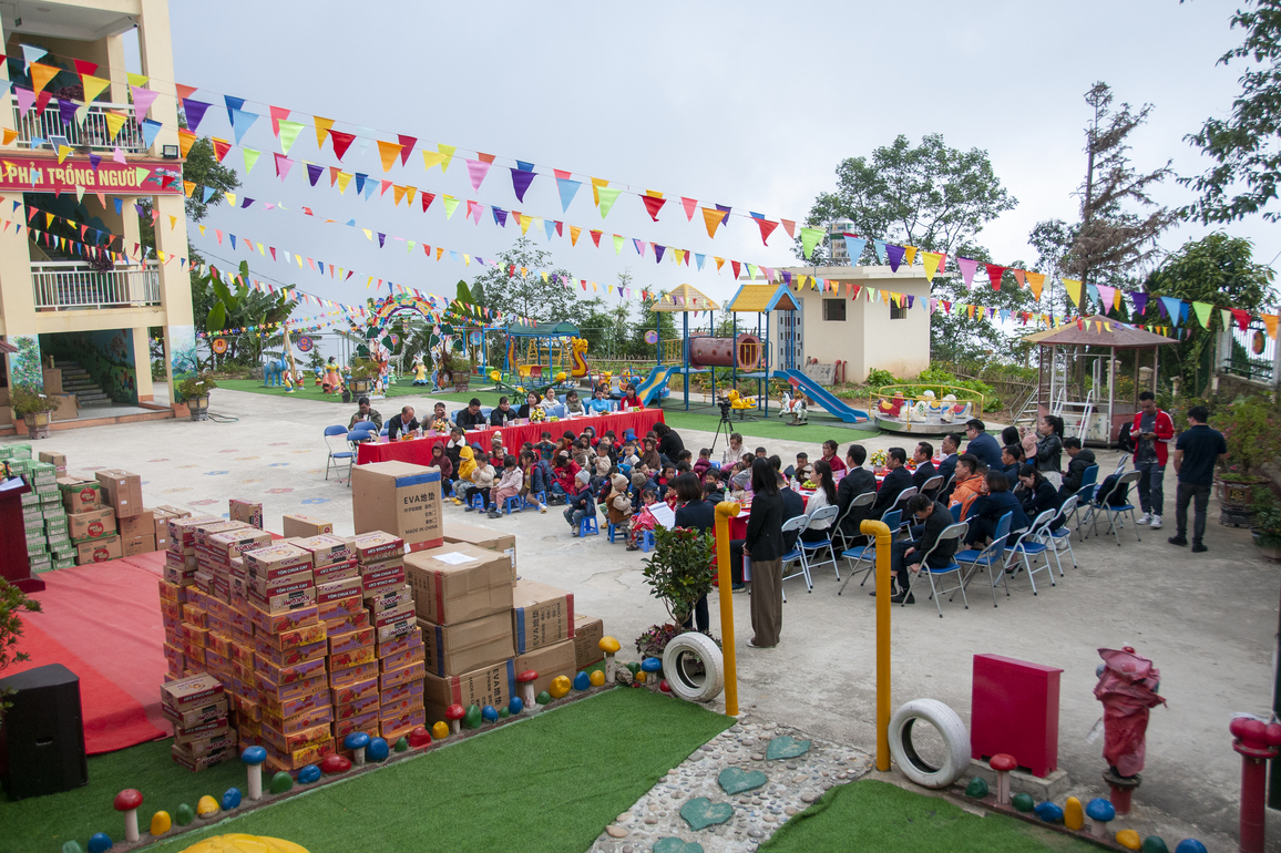 Chinese power firm donations bring brighter days to Vietnam's mountain children