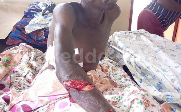 Omutuuze ng'apooceza kitanda Omutuuze ng'apooceza kitanda