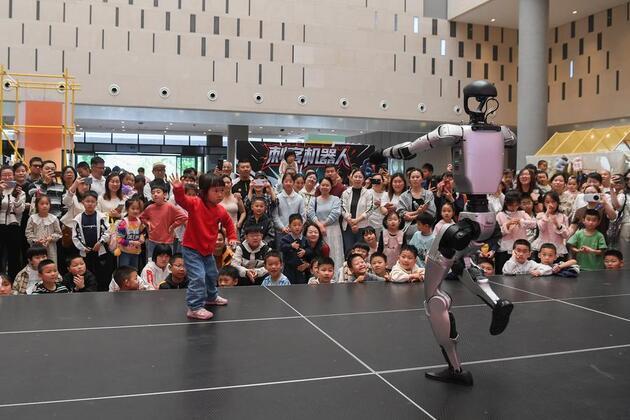 New wave of smart tourism gains traction during May Day holiday