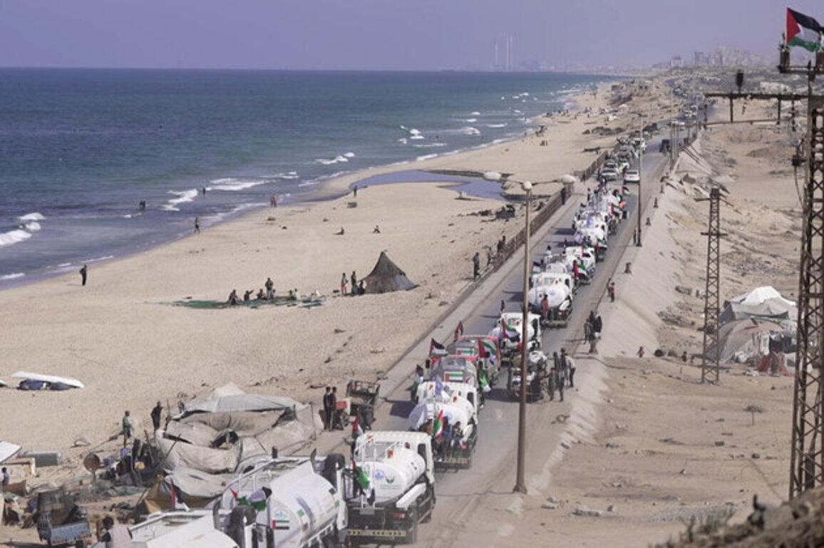 UAE dispatches largest convoy of water tankers to northern Gaza to aid displaced Palestinians