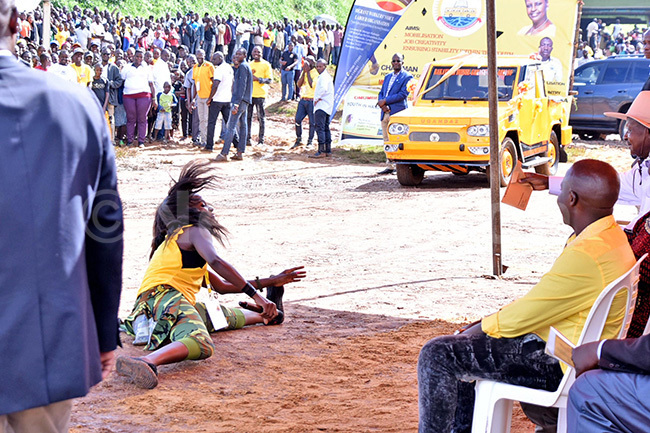  hina ugerwa aka asanyalaze performing