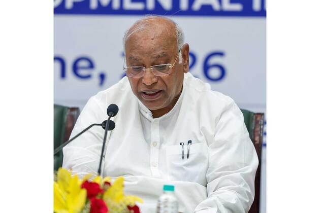 Mallikarjun Kharge backs Sonia Gandhi's 'evocative' article, calls out "Modi government's continued silence amid Palestinian Crisis"