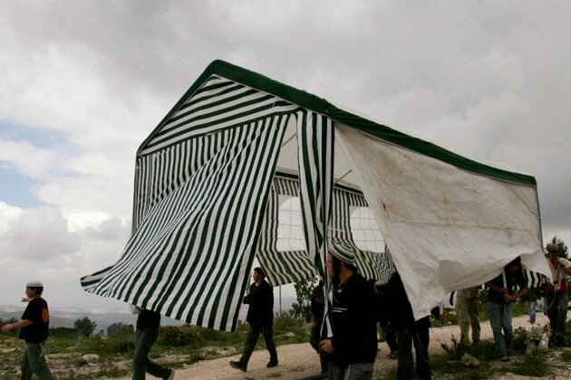 Israeli Government Lifts Ban on Return to West Bank Settlements