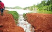 Força-tarefa faz desvio em canal para evitar rompimento de barragem no Amapá