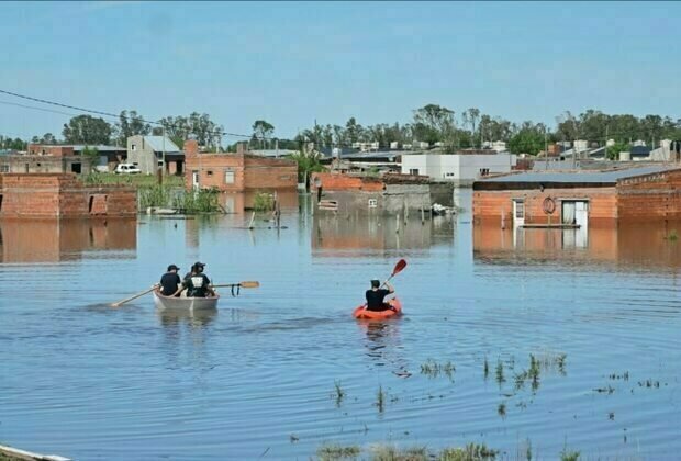 Argentina flooding death toll rises to 16, two girls missing