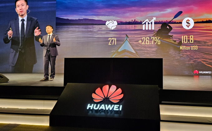 Huawei-Deutschland-Chef Tommy Zhou: "Wir entwickeln keine Autos, statten sie aber aus".