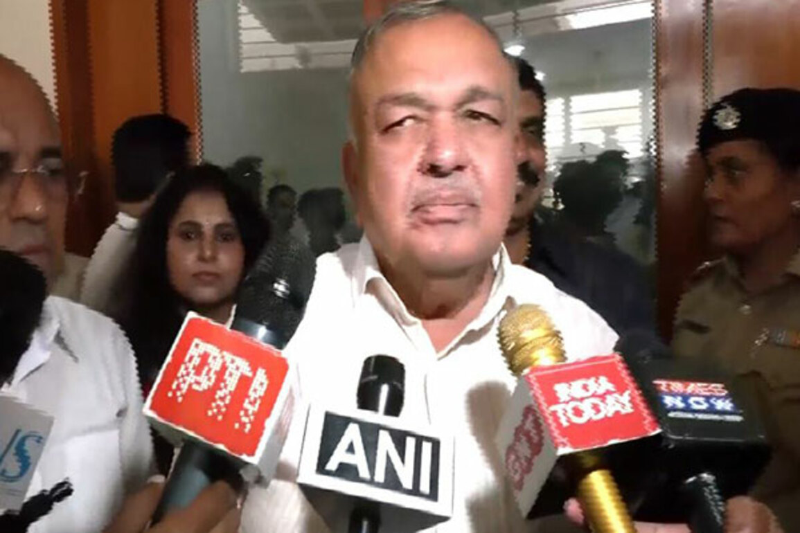 Karnataka Minister Ramalinga Reddy visits Belagavi hospital, enquires about health of assaulted conductor