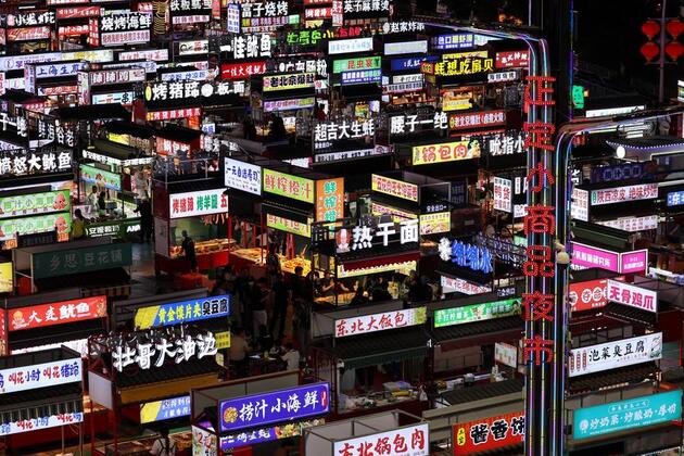 North China night market offers a cyberpunk feast for the eyes and the stomach