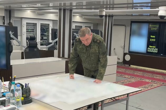 Russia&#039;s chief of staff visits troops in Ukraine