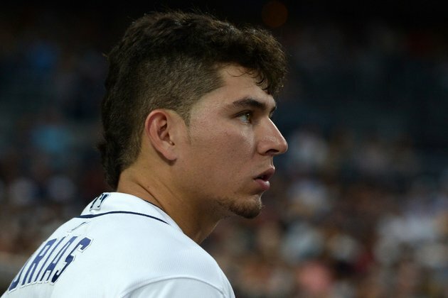 Brewers evaluating wrist injury of INF Urias
