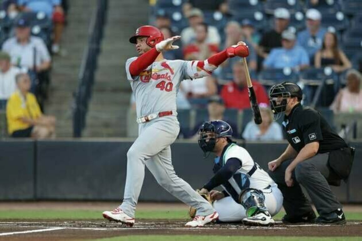 Five-run inning propels Cardinals past Rays