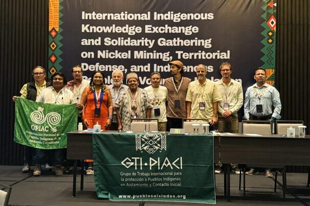 Indígenas reunidos em Jacarta