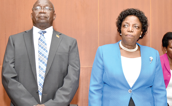 Omuwandiisi wa UNEB Dan.Odong ( ku kkono) ne ssentebe w’ekitongole kino, Polof. Mary Okwakol. Omuwandiisi wa UNEB Dan.Odong ( ku kkono) ne ssentebe w’ekitongole kino, Polof. Mary Okwakol.