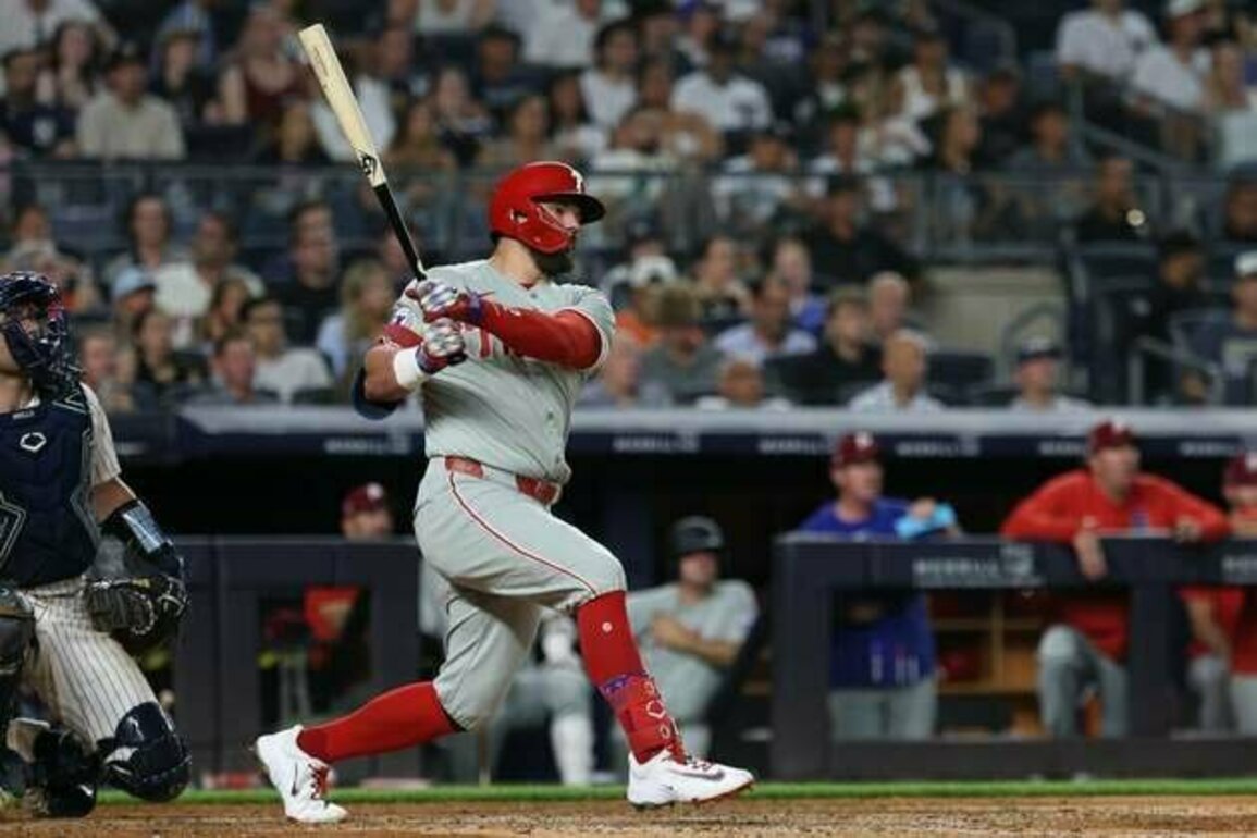 Kyle Schwarber, Phillies shoot for another win over Yankees