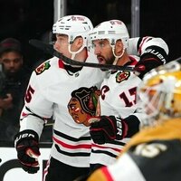 Golden Knights score 5 in 1st, hold on vs. Blackhawks