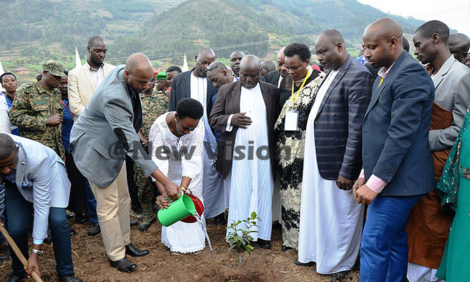 Toro-Kigezi ties celebrated as Oyo visits Kigezi Toro-Kigezi ties celebrated as Oyo visits Kigezi