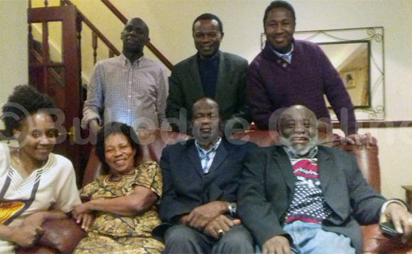 Josephine Nkoyoyo, Ruth Nkoyooyo (muky. Bishop) Ssabalabirizi Livingstone Mpalanyi Nkoyooyo, Rtd Rev, Dan Kajumba. Abayimiridde; Isaac Nkoyooyo (mutabani we), omukungu wa Kabaka e Bungereza ne Rtd Rev. Nathan Ntege e London. Josephine Nkoyoyo, Ruth Nkoyooyo (muky. Bishop) Ssabalabirizi Livingstone Mpalanyi Nkoyooyo, Rtd Rev, Dan Kajumba. Abayimiridde; Isaac Nkoyooyo (mutabani we), omukungu wa Kabaka e Bungereza ne Rtd Rev. Nathan Ntege e London.