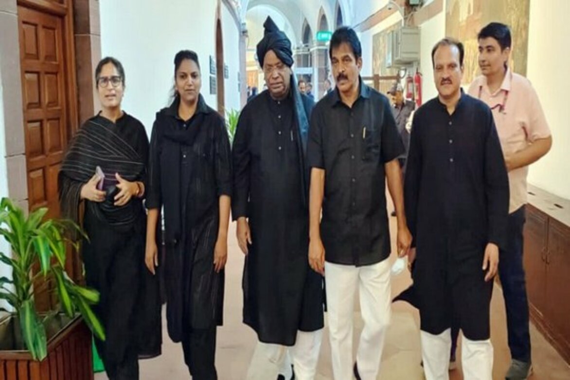 Congress MPs to protest in black clothes in Parliament against Rahul Gandhi's disqualification, Adani issue