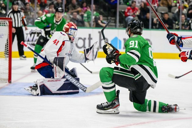 Vitek Vanecek, Capitals shut out Stars