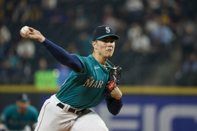 Mariners face Rangers with chance to gain ground in tight AL West