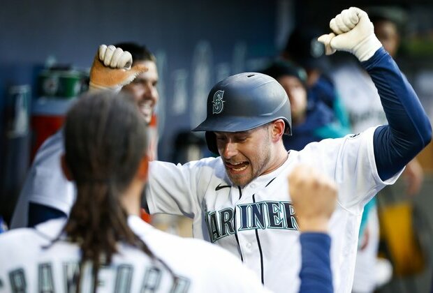 Mariners belt three homers, down Rangers