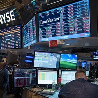 Stocks hover near highs despite volatile oil markets