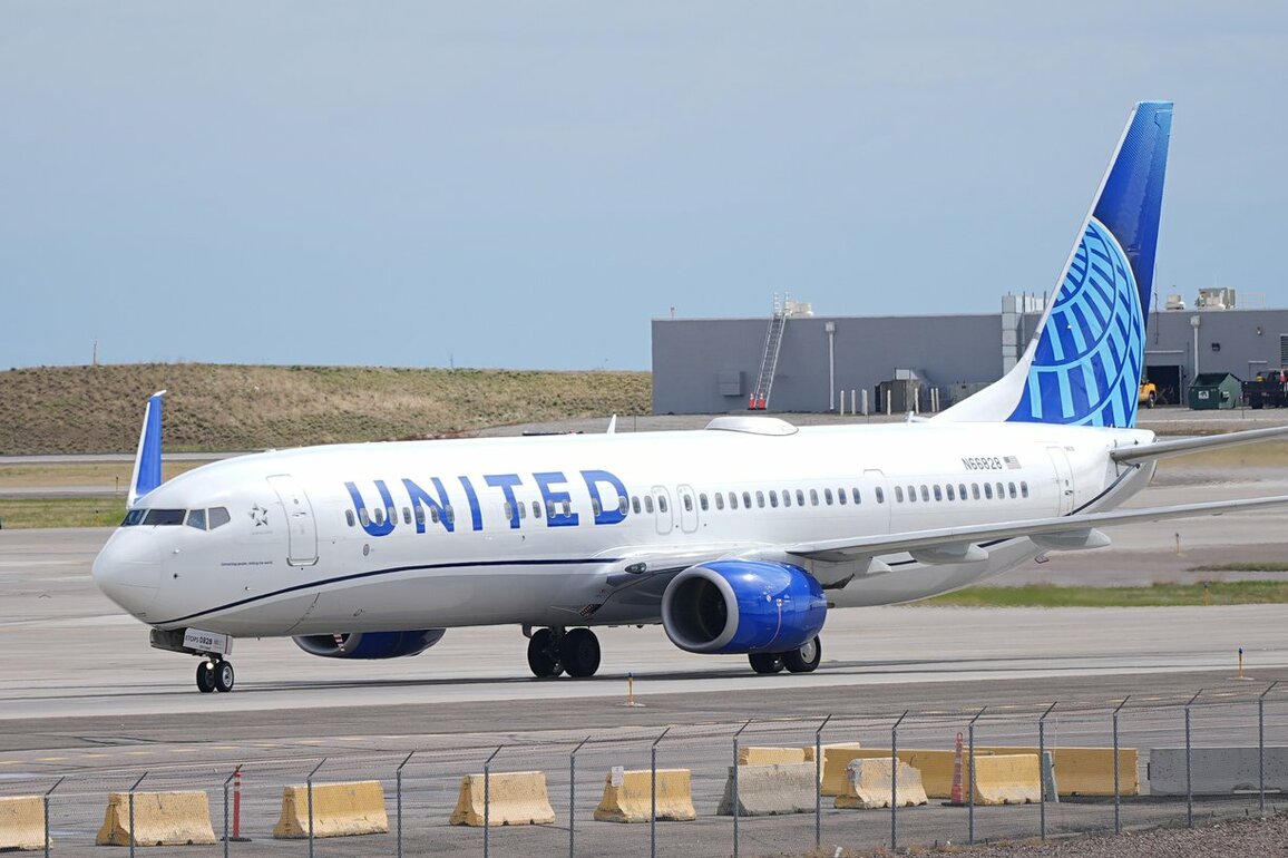 Passenger suing United Airlines, claims pilot forcibly removed him from an airplane bathroom
