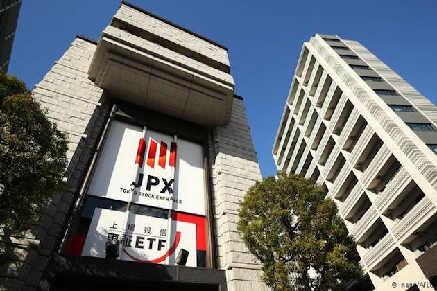 Tokyo stocks end higher on improved sentiment, weaker yen