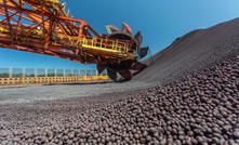 Pelotas de minério de ferro produzidas pela Samarco