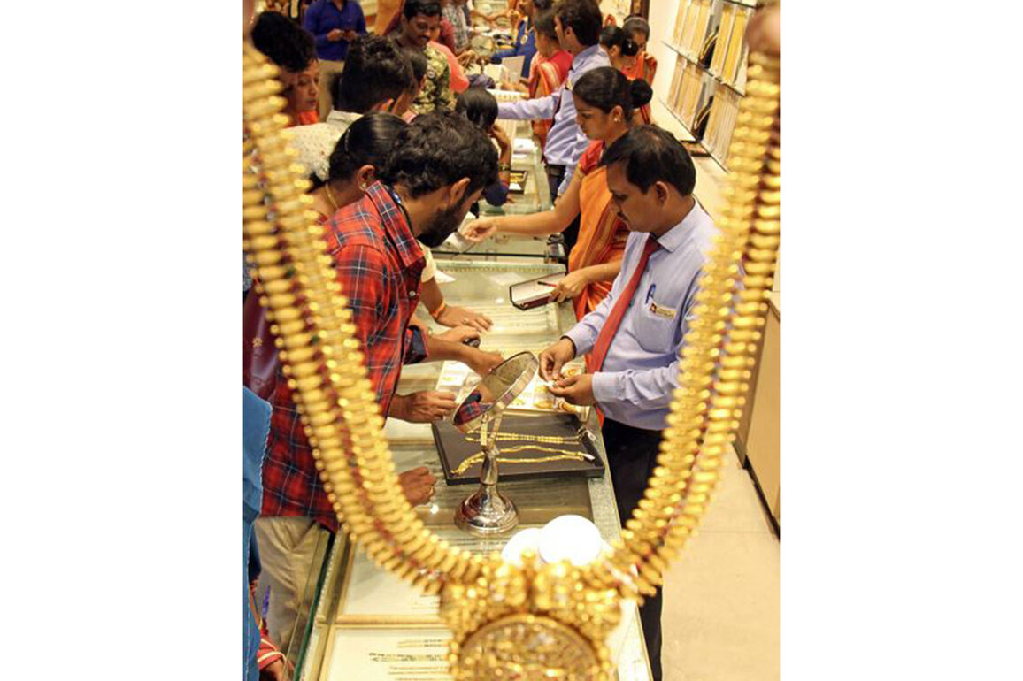 Gold prices decline sharply to Rs 1,36,185/10gm on Budget day, down approx. 20% in last 2 trading session
