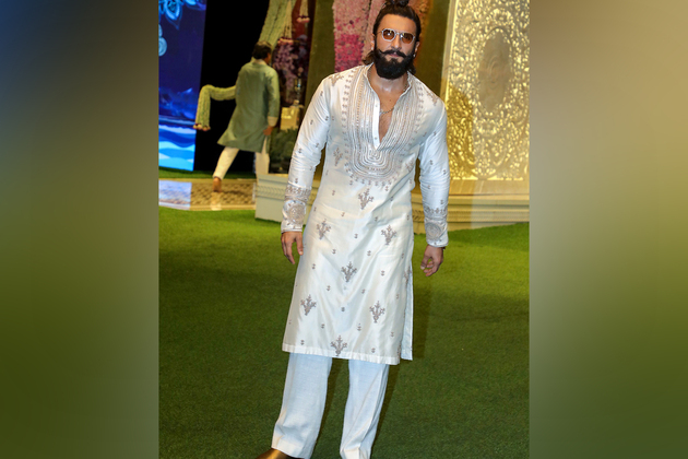 Complaint filed against Ranveer Singh in Bengaluru for allegedly hurting "religious feelings" amid 'Kantara' row