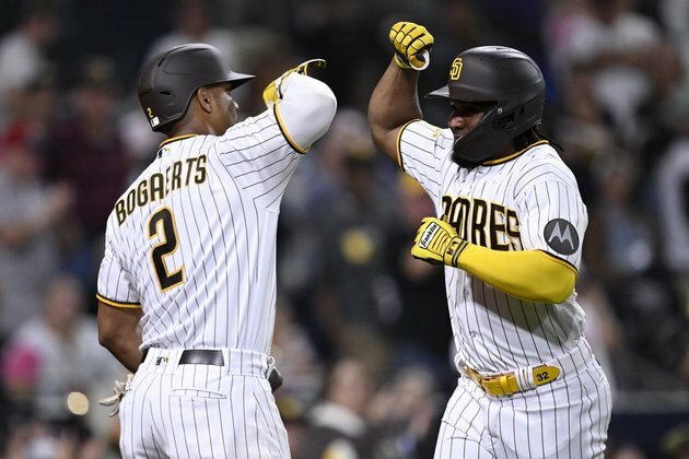 Long ball helps Padres hang on vs. Rockies