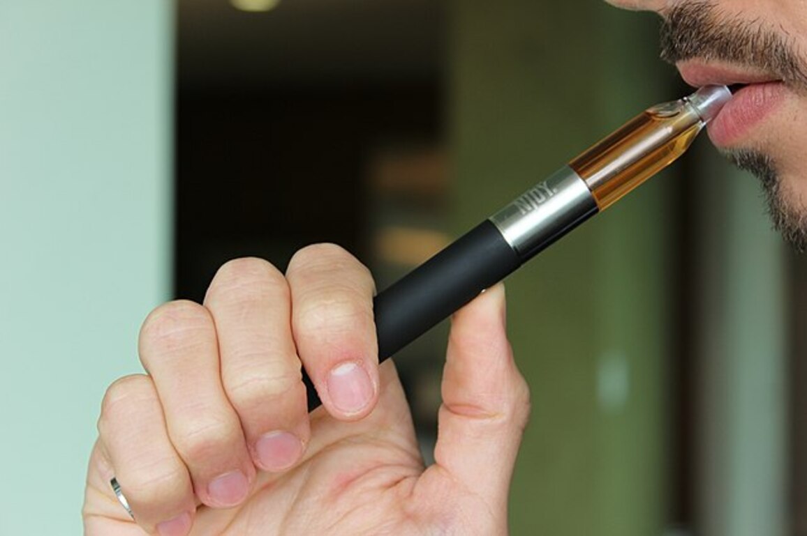 FDA cracks down as illegal flavored vapes flood American shelves