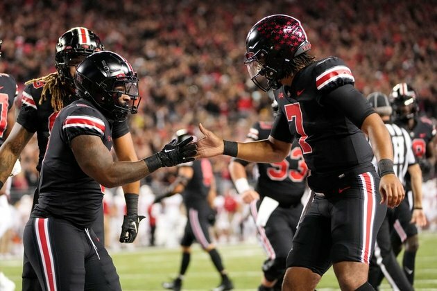 No. 3 Ohio State strikes early, easily hangs on vs. Wisconsin