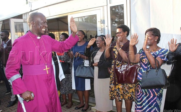 Mutebi Hannington ng'alamusa ku bantu mu All Saints Church Mutebi Hannington ng'alamusa ku bantu mu All Saints Church