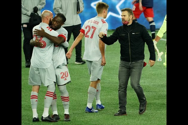 Toronto FC coach Vanney steps down