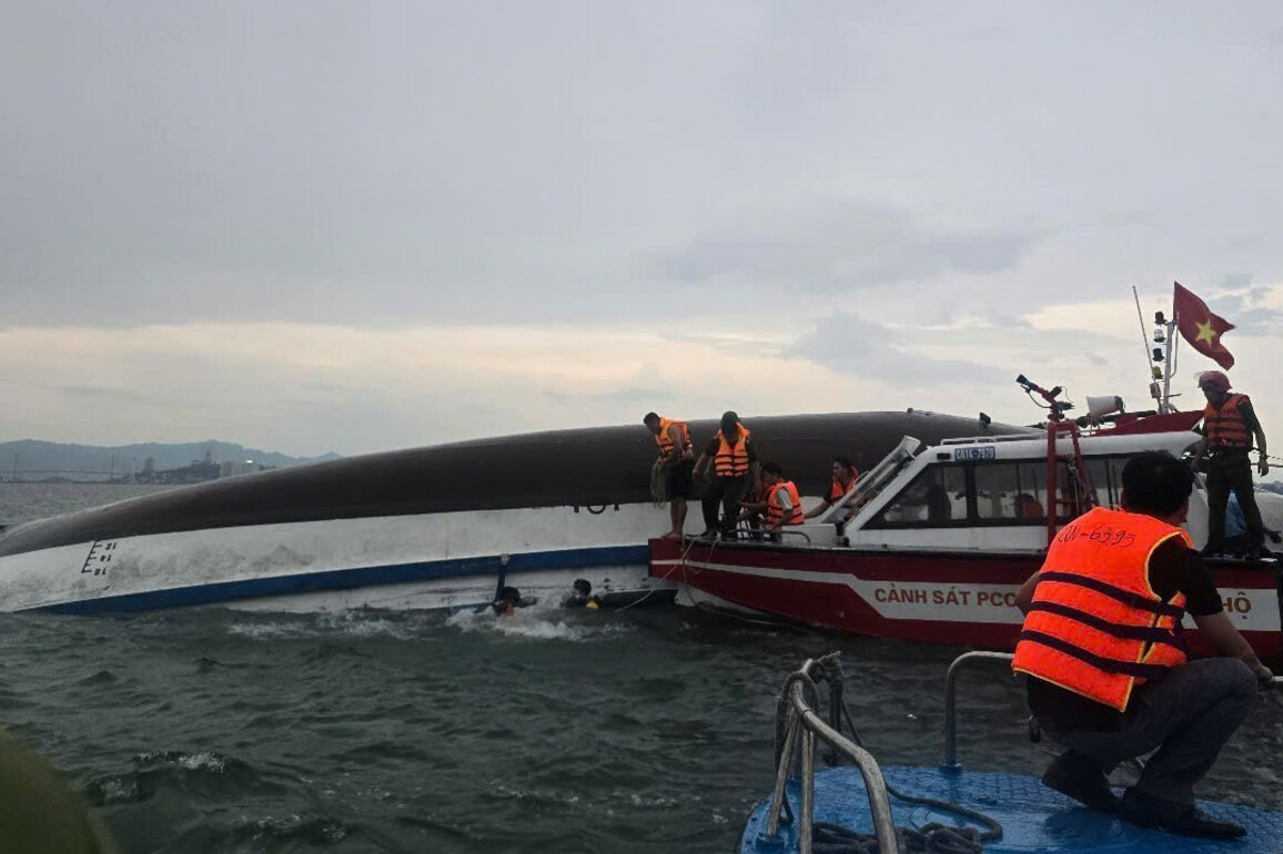 (SpotNews)VIETNAM-HA LONG BAY-CRUISE SHIP ACCIDENT