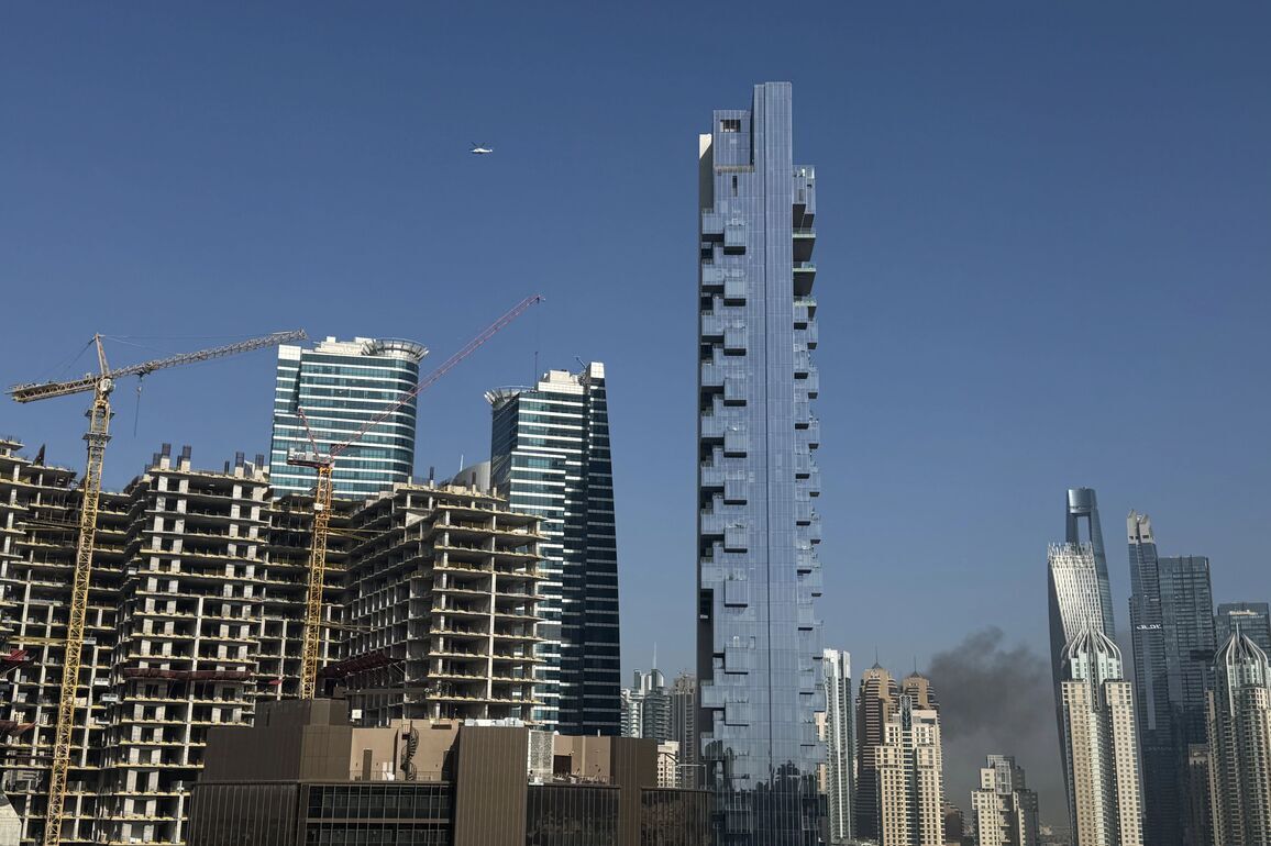 (SpotNews) UAE-DUBAI-BUILDING-SMOKE