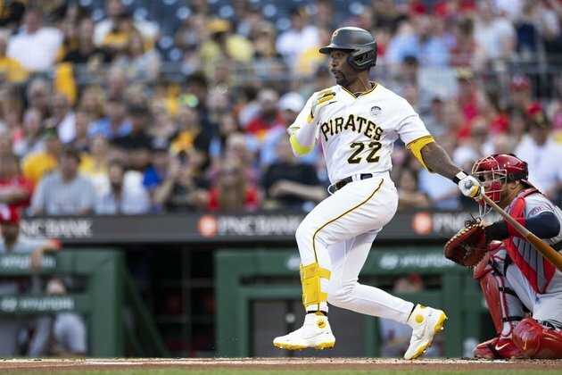Pirates' Andrew McCutchen pursues milestones vs. Cards