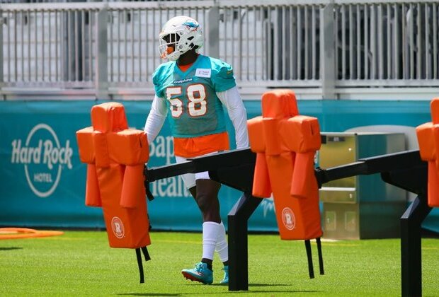 Shaquil Barrett to retire, had signed with Dolphins