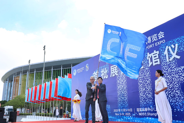 CHINA-SHANGHAI-CIIE-MAIN VENUE-EXHIBITS-ARRIVAL (CN)