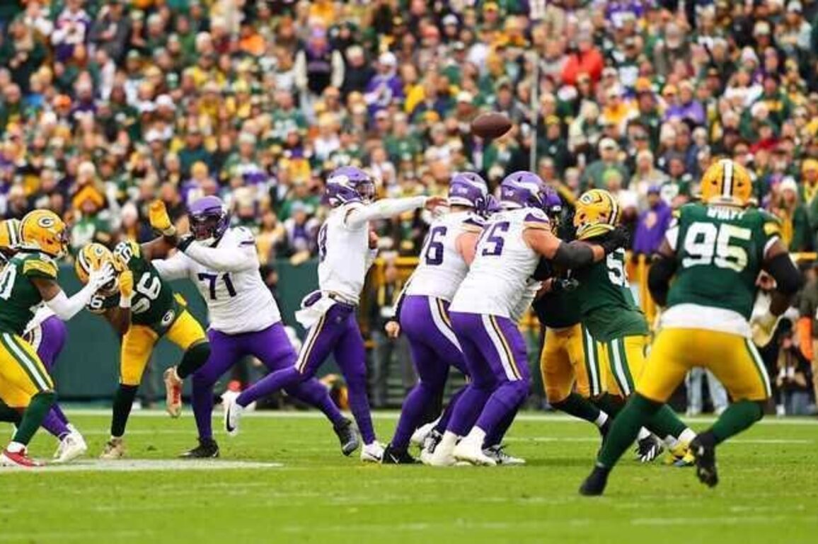 Vikings Offense Stalls in 2nd Half Against Packers