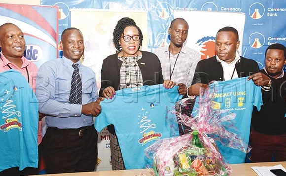 Ku kkono ye Simon Maseruka, Michael Ssebbowa omumyuka w’omukuhhaanya wa Bukedde (mu ttaayi) addiriddwa Beatrice Lugalambi, Kenneth Oduka, Conrad Kaheru ne Moses Kasasa abakozi ba Vision Group. Ku kkono ye Simon Maseruka, Michael Ssebbowa omumyuka w’omukuhhaanya wa Bukedde (mu ttaayi) addiriddwa Beatrice Lugalambi, Kenneth Oduka, Conrad Kaheru ne Moses Kasasa abakozi ba Vision Group.