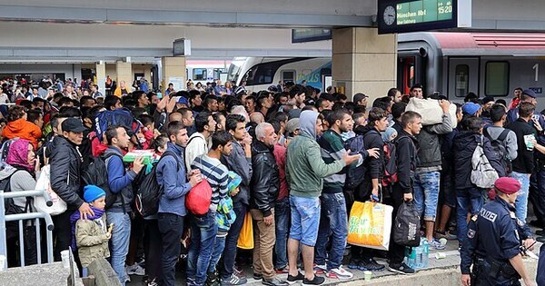 Amnesty plan leaves migrants, officials bracing for chaos