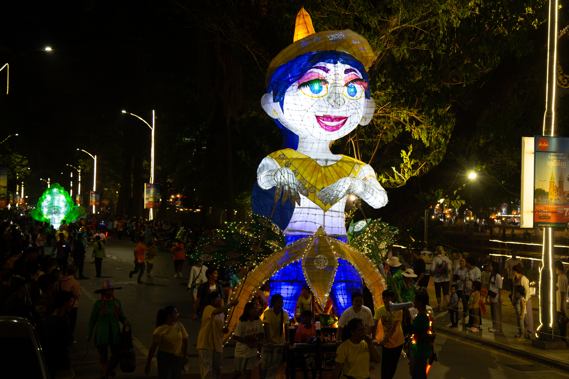 CAMBODIA-SIEM REAP-GIANT PUPPET-PARADE