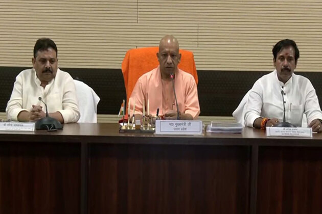 CM Yogi reviews development progress with public representatives of Varanasi and Azamgarh divisions
