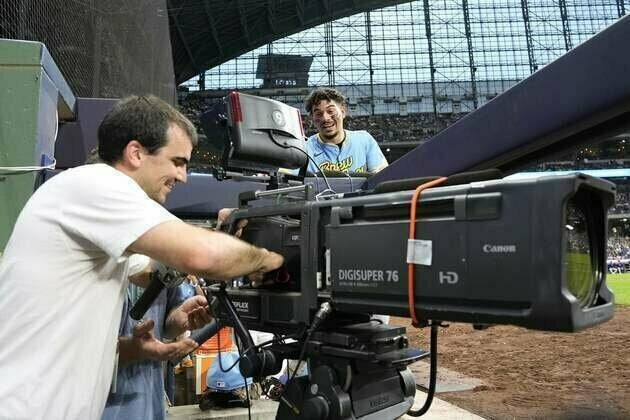 Report: MLB weighing ESPN, 2 others for 'Sunday Night Baseball' rights