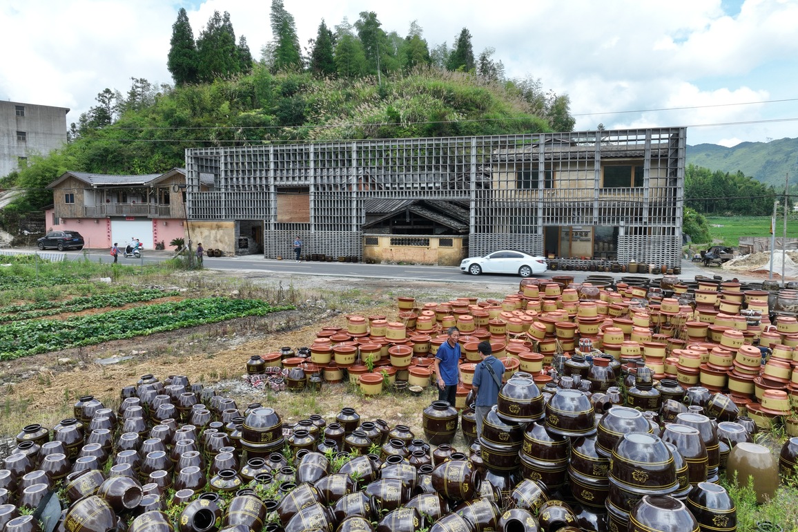 ChineseToday | Craftsmen keep centuries-old Ai ware tradition alive