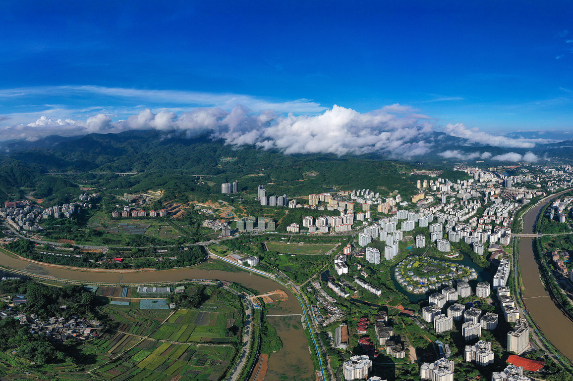 (HainanOutlook)CHINA-HAINAN-WUZHISHAN-SCENERY (CN)
