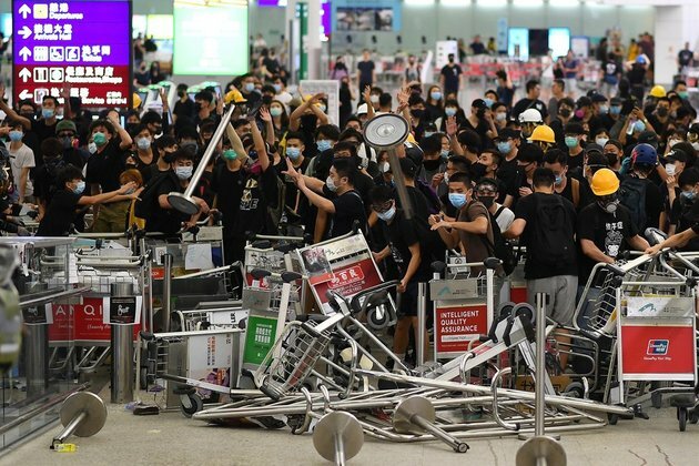 China slams Hong Kong airport protesters as &#039;terrorist-like&#039;